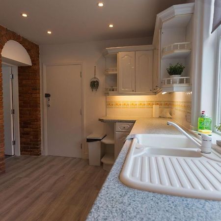 Stunning Rural Apartment - Sleeps 4 - Parking Личфийлд Екстериор снимка